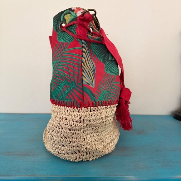 Roxy Tropical Print Red Canvas & Straw Bucket Bag Crossbody NWOT - Picture 4 of 9